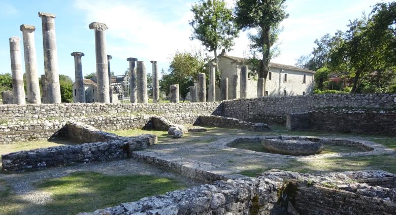 The market building (foreground) and Basilica (background) at Saepinum 