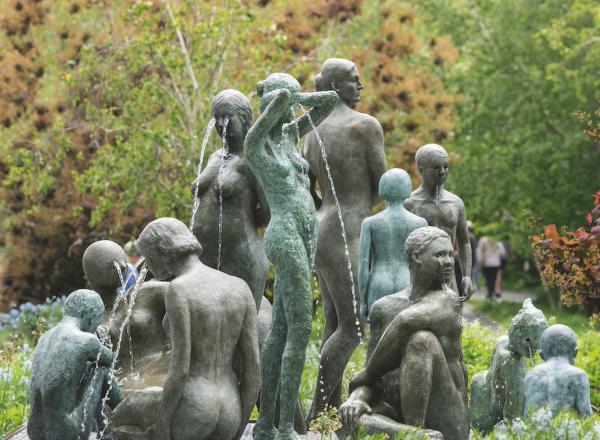 Nina Beier, Women & Children, 2022. Found bronze sculptures, dimensions variable, installation view, The High Line, New York, 2022–3