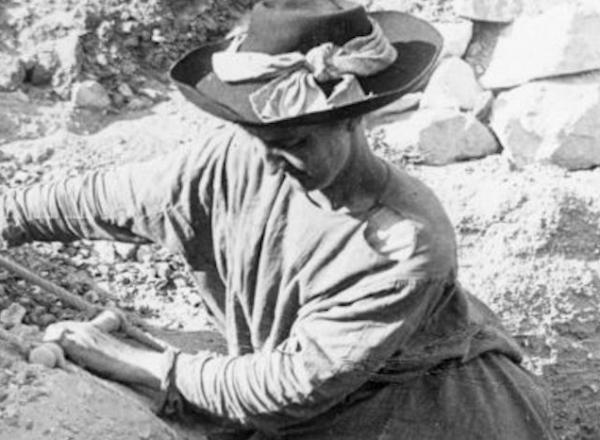 Hilda Petrie descending a ladder into an Egyptian Tomb.